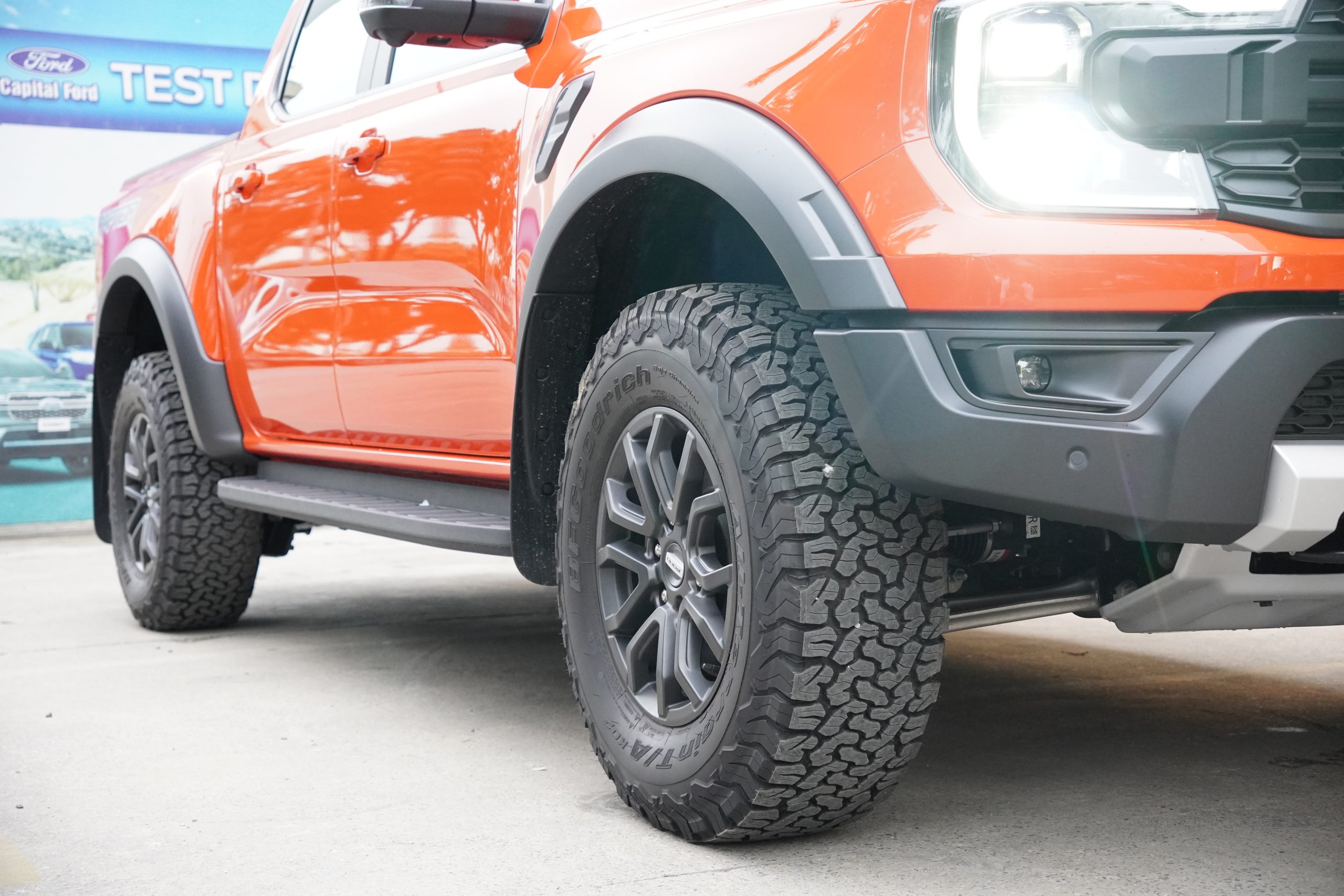 raptor đỏ cam